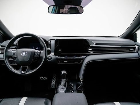 Used 2025 Toyota Camry SE image 28