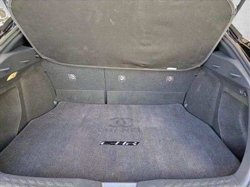 Used 2021 Toyota C-HR XLE FWD image 6