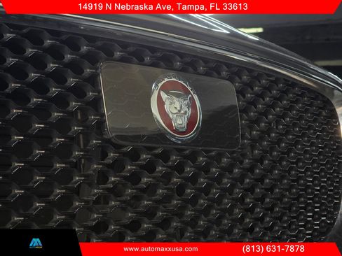 Used 2019 Jaguar F-PACE Prestige image 4