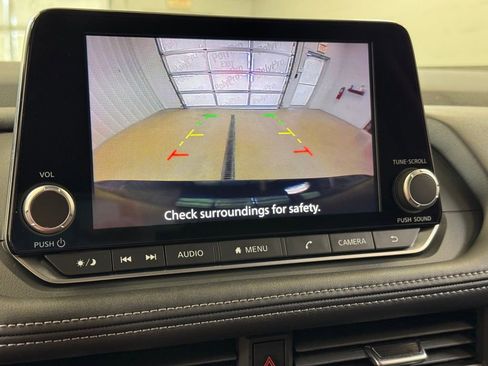 Used 2025 Nissan Rogue SV image 38