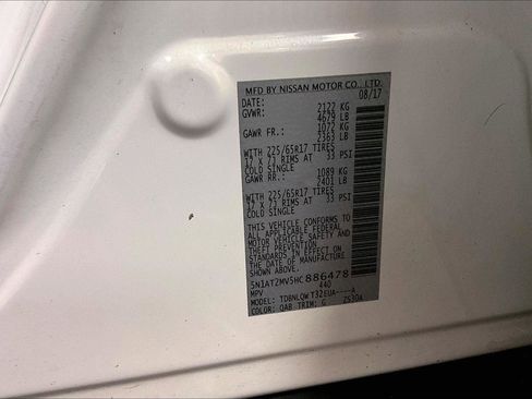 Used 2017 Nissan Rogue SV image 32