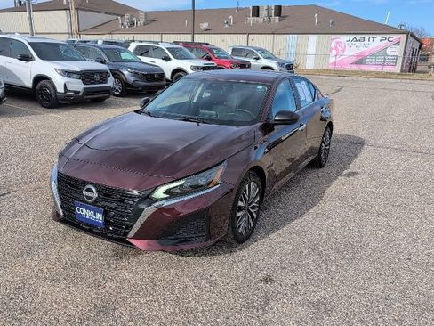 Used 2025 Nissan Altima 2.5 SV image 14