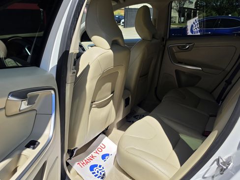 Used 2015 Volvo XC60 T5 Premier w/ Proximity Package image 22