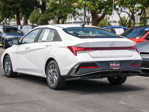 Used 2024 Hyundai Elantra SEL FWD image 8