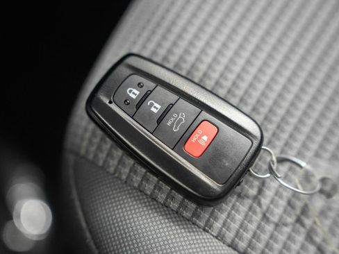 Used 2023 Toyota Highlander LE AWD/4WD image 43