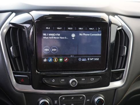 Used 2020 Chevrolet Traverse LT w/ Driver Confidence II Package image 22