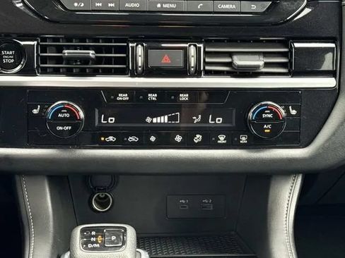 Used 2025 Nissan Pathfinder SV FWD image 19