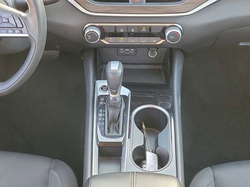 Used 2024 Nissan Altima 2.5 SV image 19