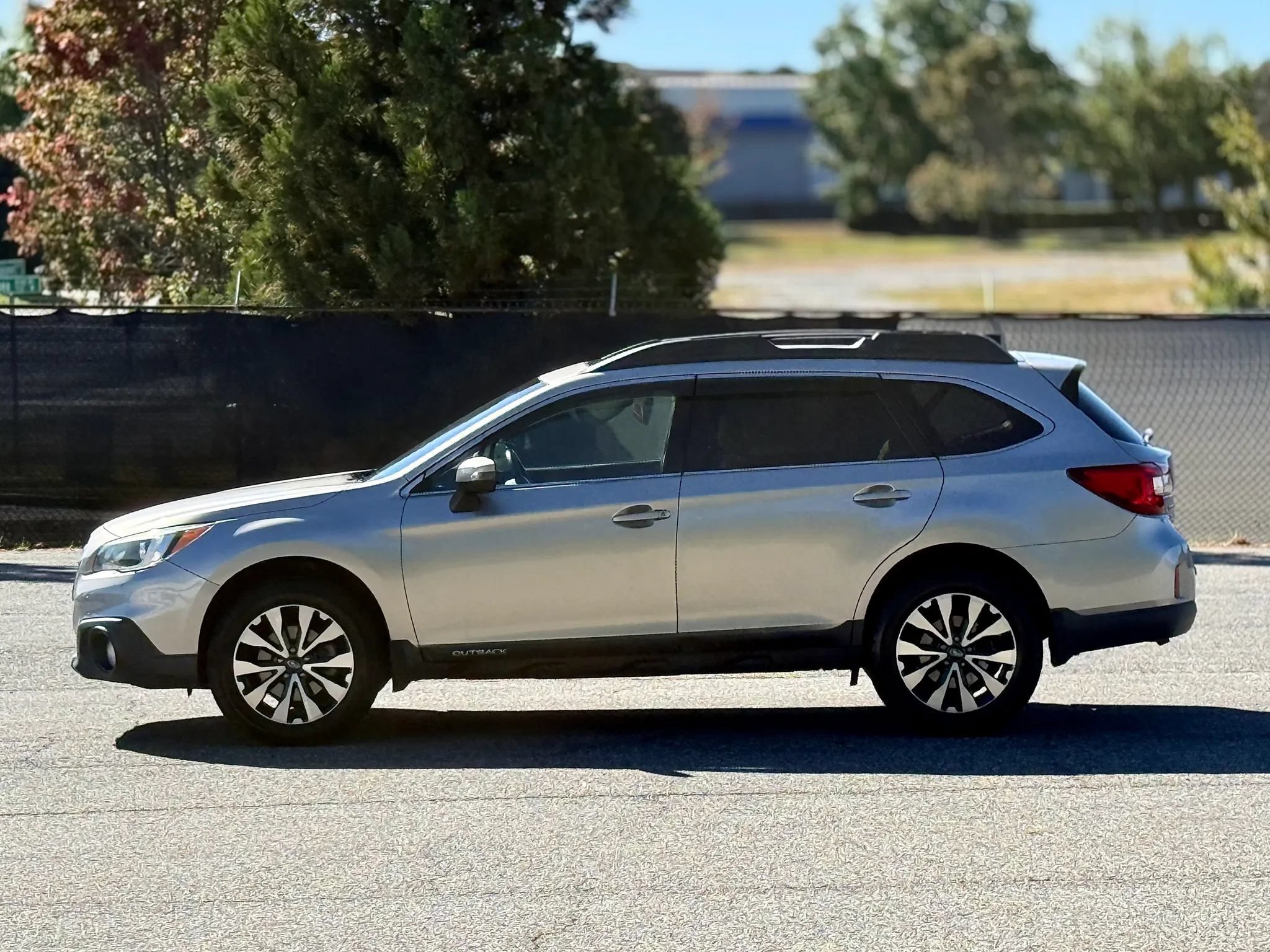Used 2016 Subaru Outback 2.5i Limited AWD/4WD image 8