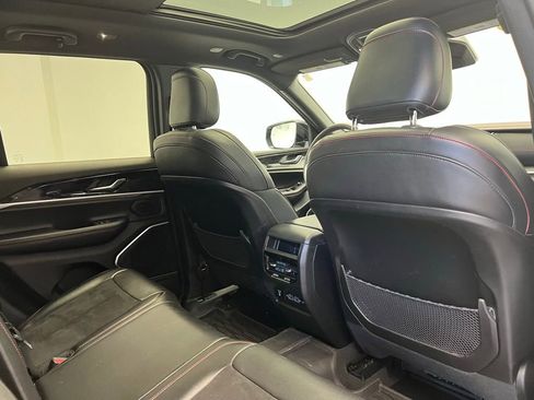 Used 2022 Jeep Grand Cherokee Trailhawk image 9