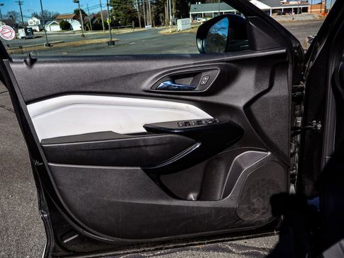 Used 2025 Chevrolet Trax LT w/ LT Convenience Package image 34