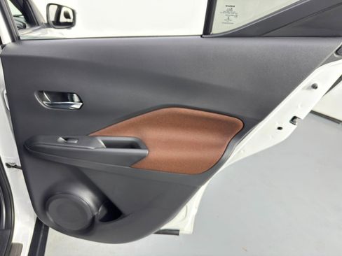 Used 2020 Nissan Kicks SR image 31