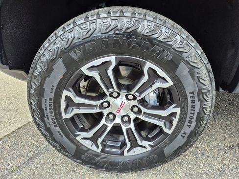 Used 2023 GMC Canyon AT4 AWD/4WD image 9