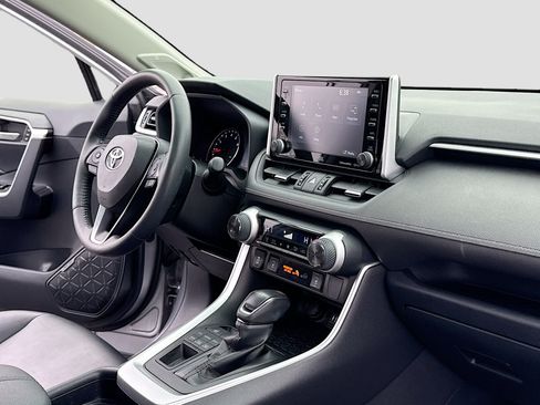 Used 2019 Toyota RAV4 XLE Premium image 5