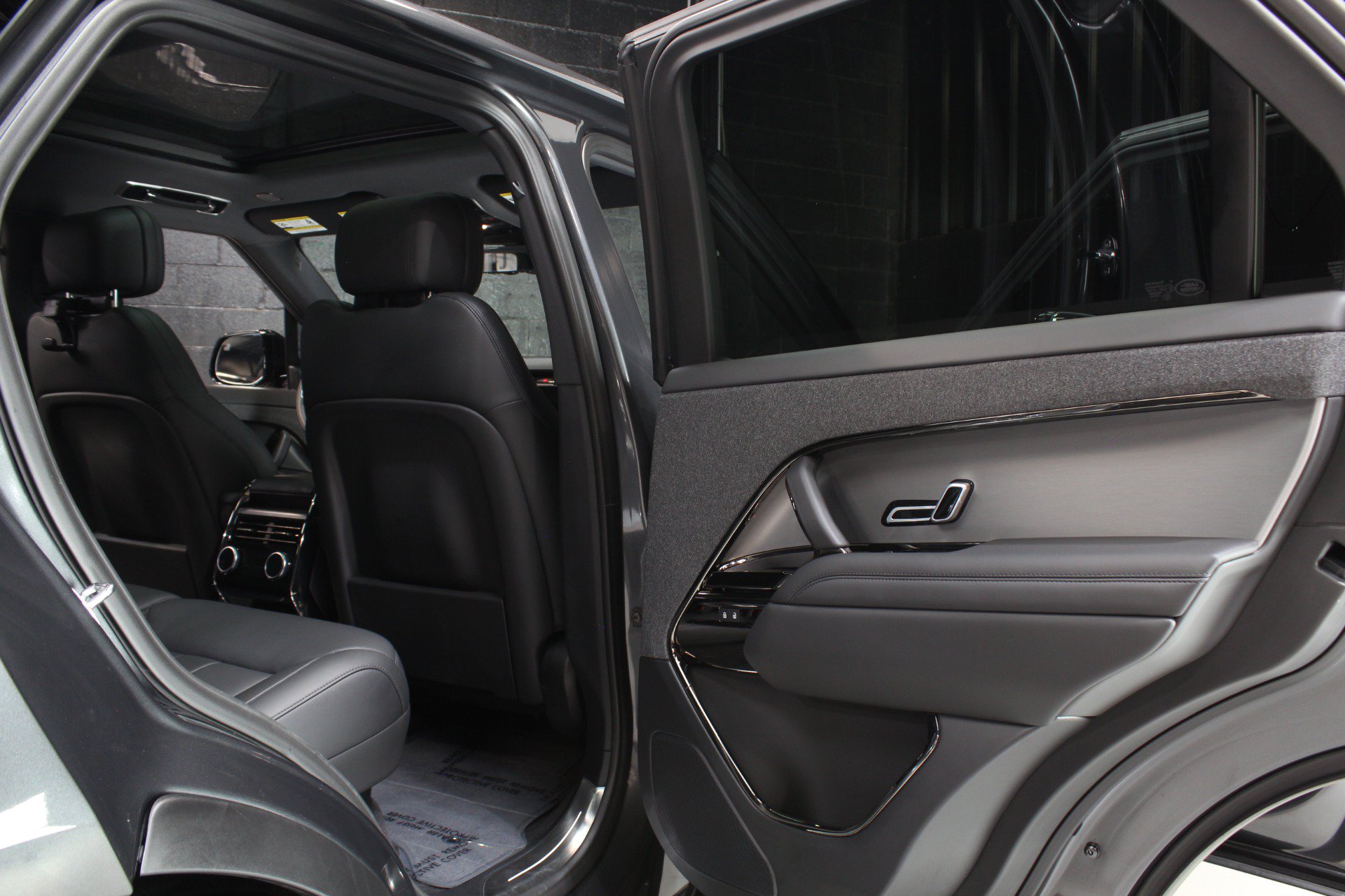 Used 2025 Land Rover Range Rover Sport SE AWD/4WD image 51