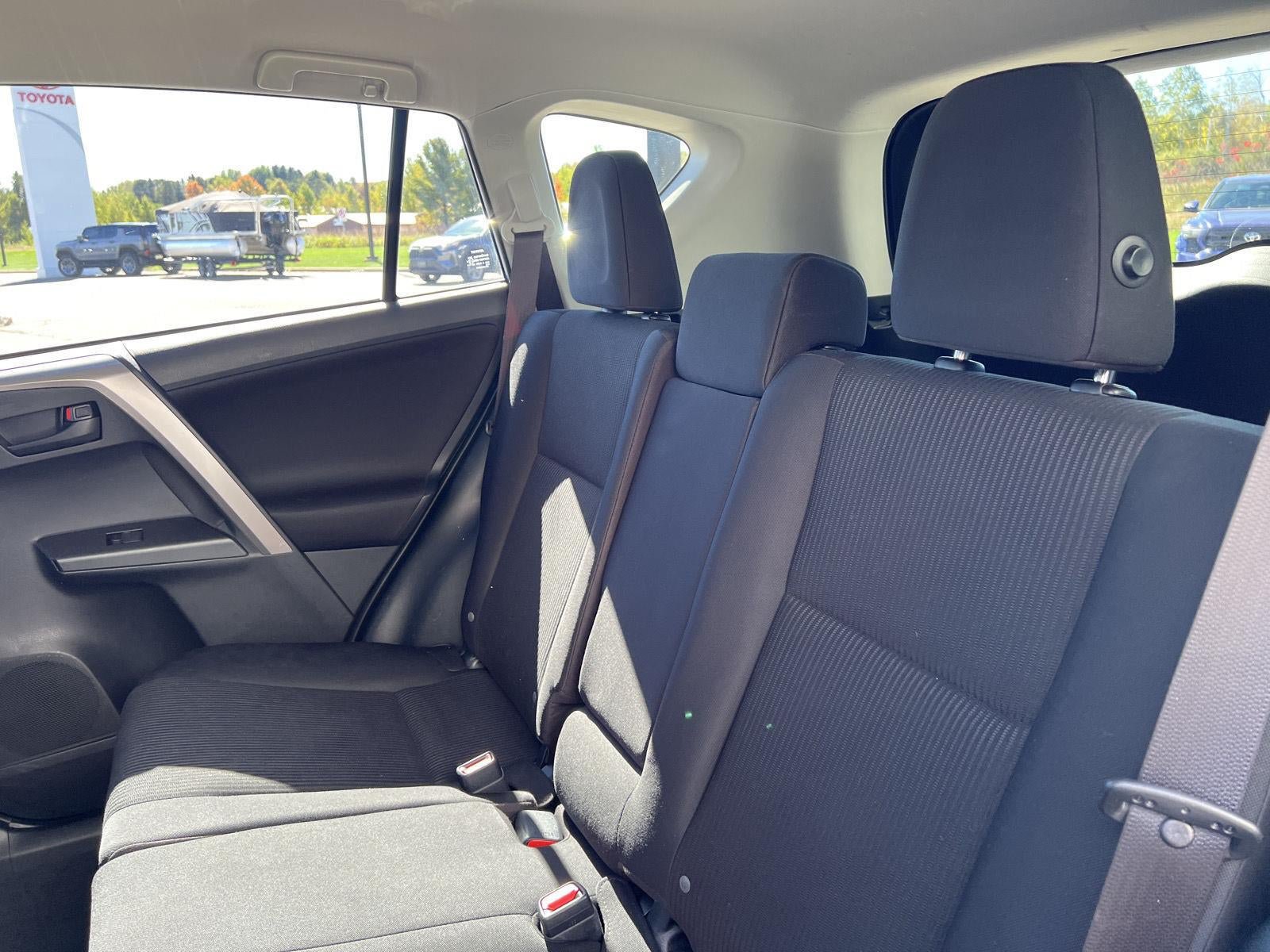 Used 2016 Toyota RAV4 LE AWD/4WD image 14