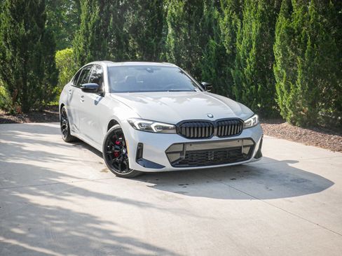 Used 2026 BMW 330i Sedan w/ M Sport Package RWD image 2