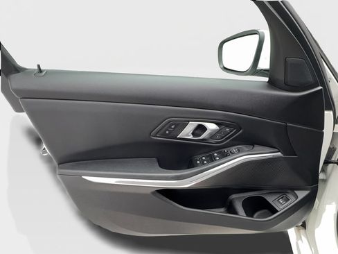 Used 2025 BMW 330i Sedan RWD image 23