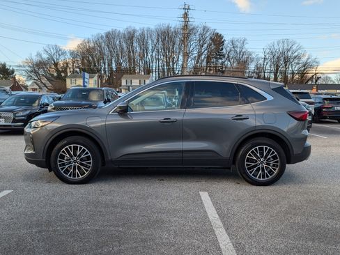 Certified 2023 Ford Escape SE w/ PHEV Premium Package image 3