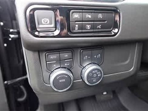 New 2025 GMC Yukon XL Denali w/ LPO, Illumination Package image 14