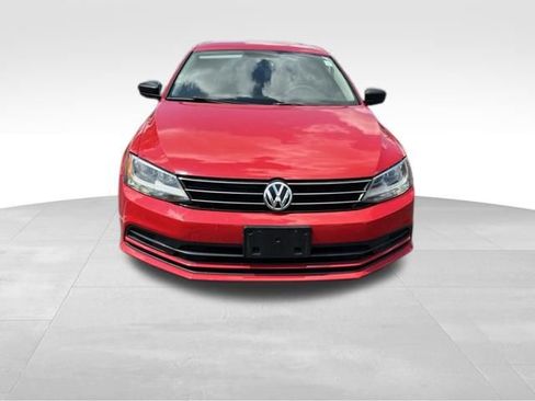 Used 2015 Volkswagen Jetta SE FWD image 2