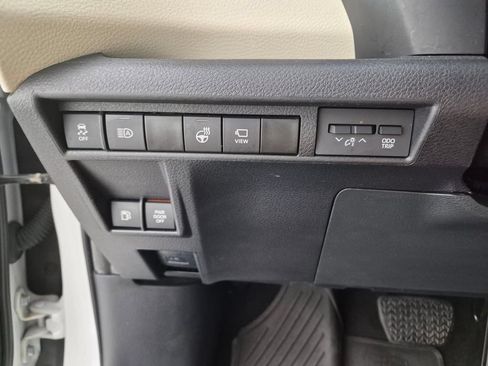 Used 2024 Toyota Sienna Platinum FWD image 12