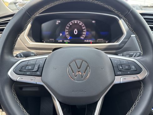 Used 2024 Volkswagen Tiguan SE FWD image 15