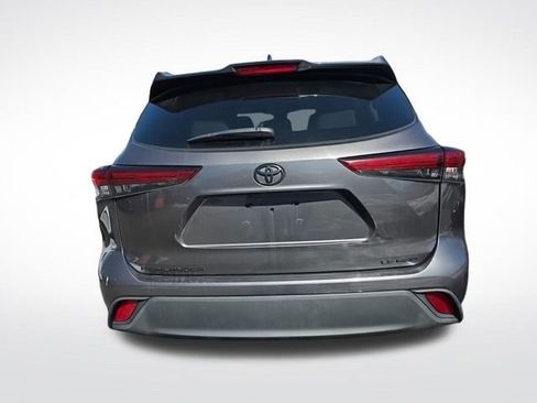 Used 2021 Toyota Highlander LE image 5