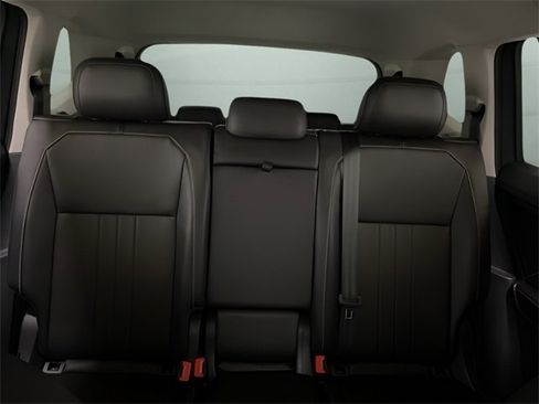 Used 2022 Volkswagen Tiguan SE image 66