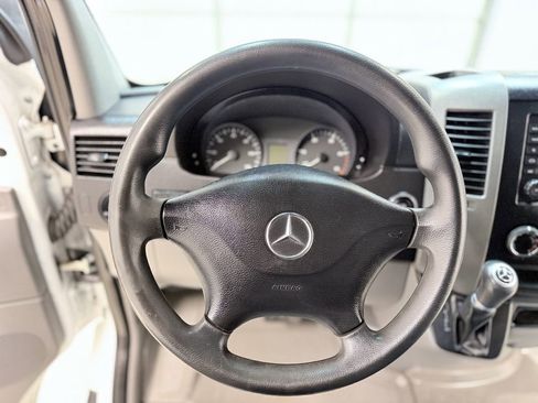 Used 2017 Mercedes-Benz Sprinter 2500 image 22
