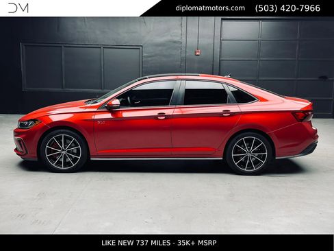 Used 2025 Volkswagen Jetta GLI Autobahn FWD image 4