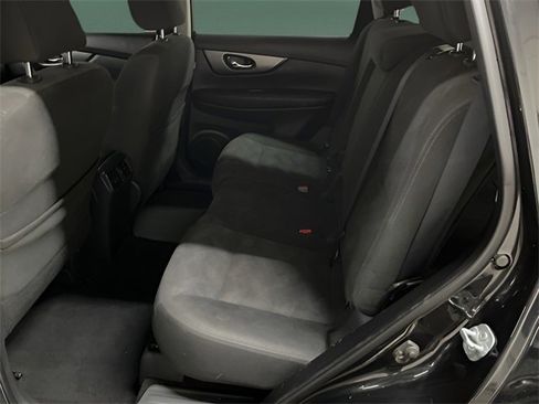 Used 2016 Nissan Rogue SV image 13