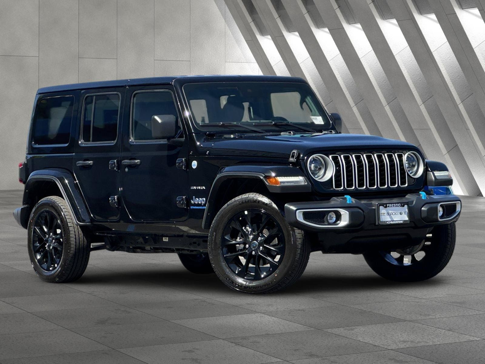 Used 2024 Jeep Wrangler Unlimited Sahara AWD/4WD image 2