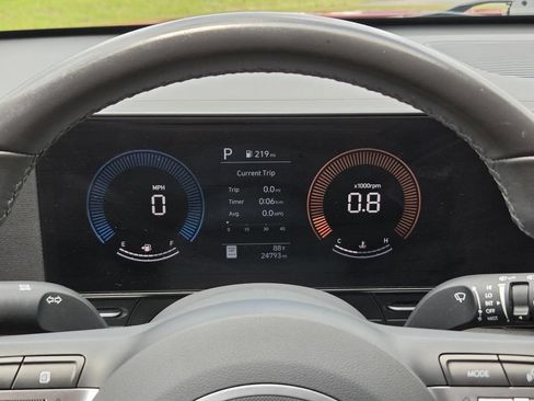 Used 2025 Hyundai Kona SEL FWD image 14