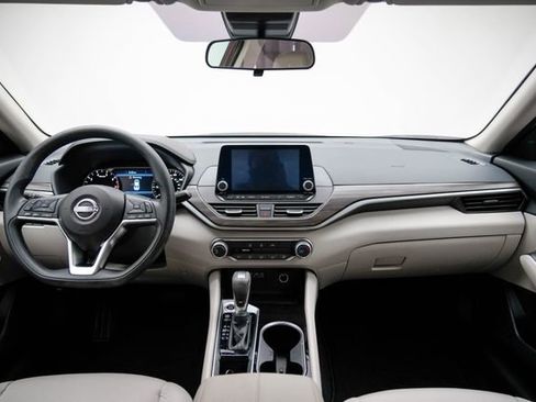 Used 2024 Nissan Altima 2.5 SV image 27