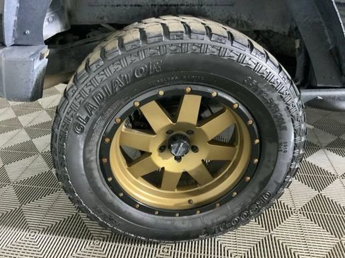 Used 2016 Jeep Wrangler Unlimited Rubicon AWD/4WD image 12