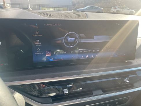 Used 2025 BMW X5 xDrive40i w/ Climate Comfort Package image 28