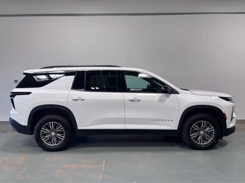 Used 2026 Chevrolet Traverse LT w/ Driver Confidence Package AWD/4WD image 6