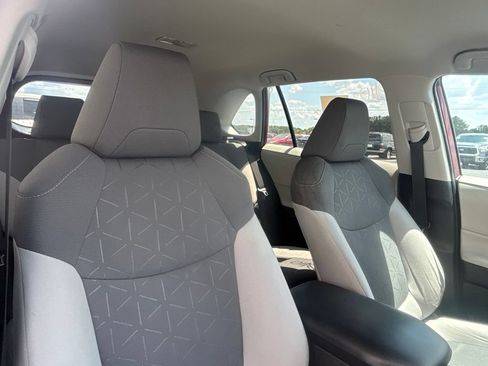 Used 2021 Toyota RAV4 XLE FWD image 25