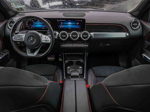 Used 2021 Mercedes-Benz GLB 250 4MATIC image 21