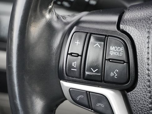 Used 2019 Toyota Highlander XLE image 31