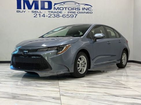 Used 2022 Toyota Corolla LE FWD image 2