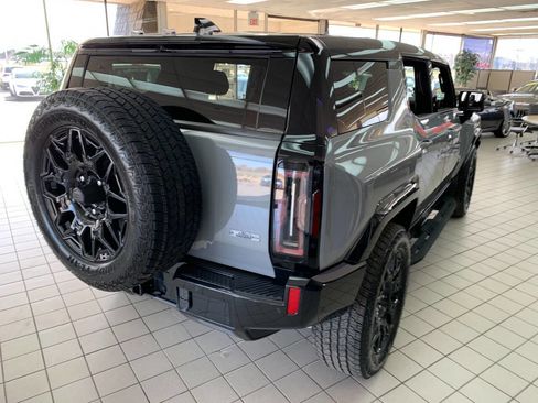 Used 2024 GMC Hummer EV 2X w/ LPO, Illumination Package image 11