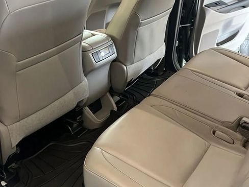 Used 2015 Toyota Highlander XLE image 12