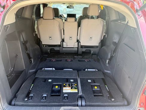 Used 2026 Toyota Sienna LE FWD image 20