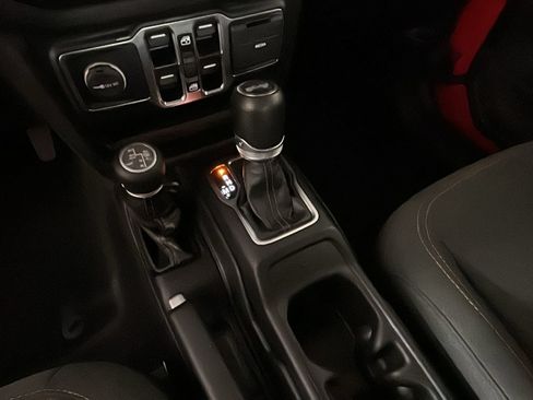 Used 2024 Jeep Wrangler Unlimited Sahara AWD/4WD image 24
