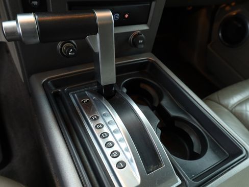 Used 2003 HUMMER H2 w/ Preferred Equipment Group image 10