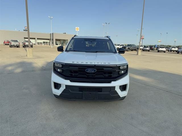 Used 2025 Ford Expedition Active RWD image 3
