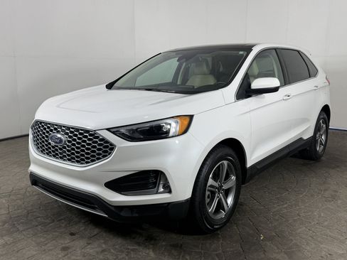 Used 2024 Ford Edge SEL w/ Convenience Package AWD/4WD image 3