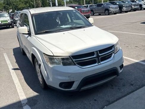 Used 2019 Dodge Journey SE FWD image 8